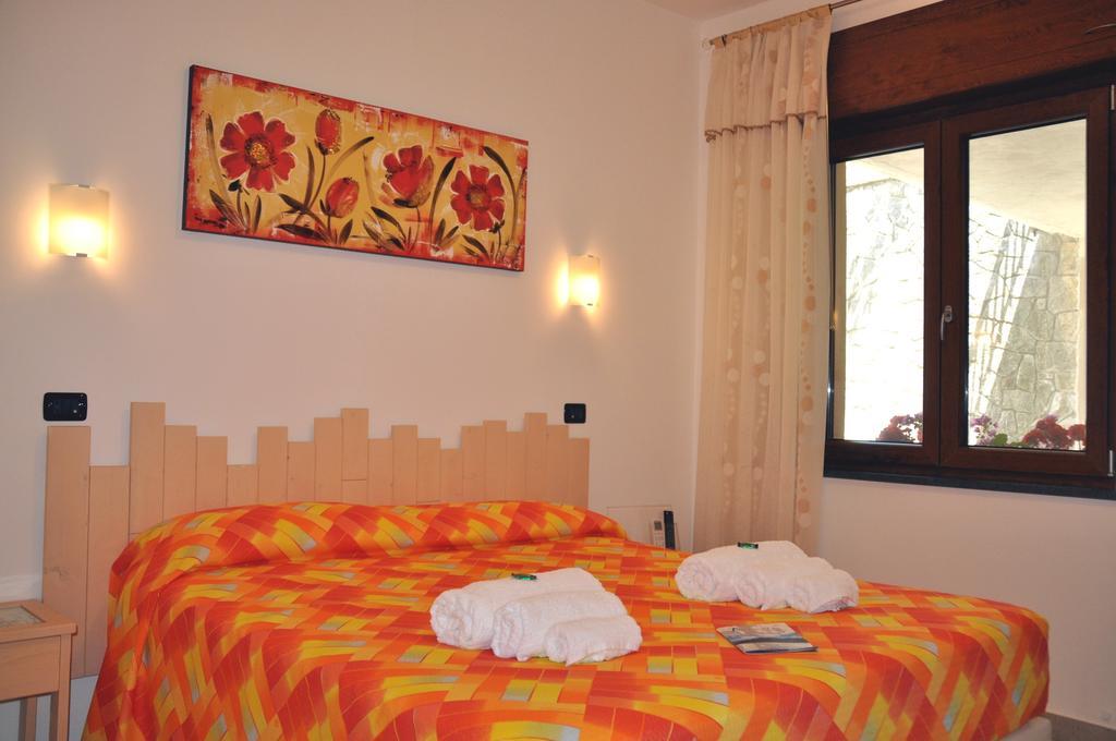 A 2 Passi Dagli Dei Bed & Breakfast อาเจโรลา ห้อง รูปภาพ