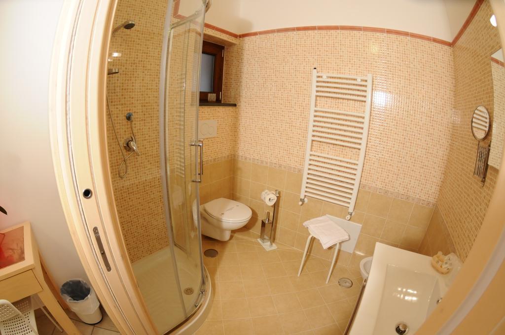 A 2 Passi Dagli Dei Bed & Breakfast อาเจโรลา ห้อง รูปภาพ