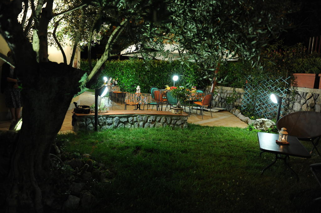 A 2 Passi Dagli Dei Bed & Breakfast อาเจโรลา ภายนอก รูปภาพ