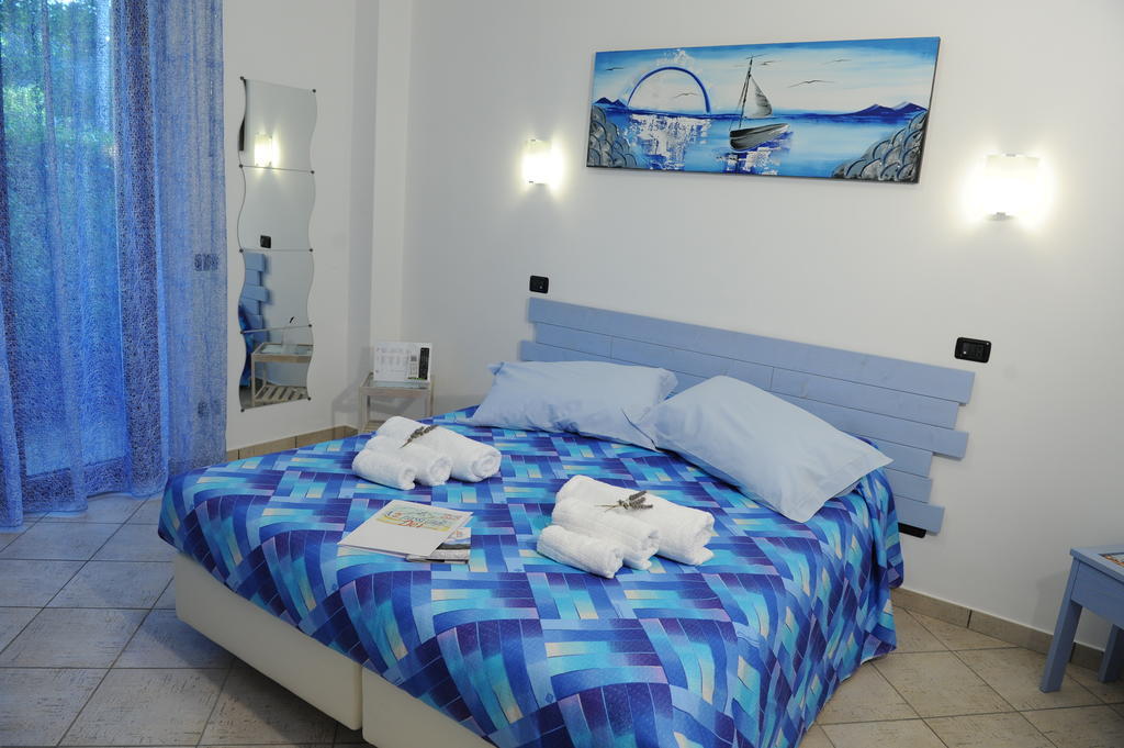 A 2 Passi Dagli Dei Bed & Breakfast อาเจโรลา ห้อง รูปภาพ